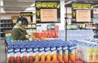 ?? YU FANGPING / FOR CHINA DAILY ?? A consumer chooses fruit juice at a store selling imported goods in Qingdao, Shandong province.
