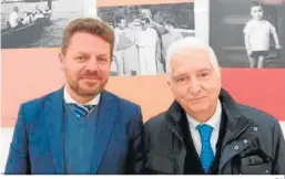  ?? D.A. ?? José Vélez junto a Luis Ortiz García, sobrino de Pablo García Baena.