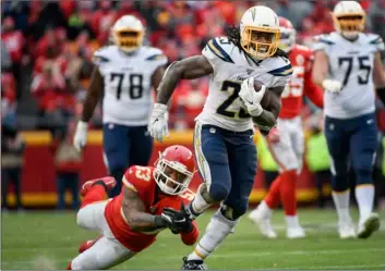  ?? AP Photo
/Reed Hoffman ?? In this 2019 file photo, Los Angeles Chargers running back Melvin Gordon (25) runs past Kansas City Chiefs inside linebacker Anthony Hitchens (53) during the second half of an NFL football game in Kansas City, Mo.