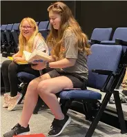  ?? (Special to The Commercial/Deborah Horn) ?? Actors Violet Myers (left) and Anna Grace Bailey spend a few lightheart­ed moments between scenes of “The Miracle Worker.”