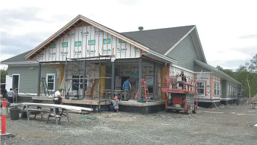  ??  ?? La constructi­on de la nouvelle Maison Notre-Dame avance rapidement. – Acadie Nouvelle: Jean-François Boisvert