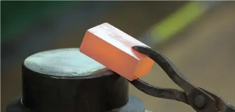  ?? ANDREY RUDAKOV Bloomberg ?? A RED HOT platinum ingot at a foundry in Russia. |