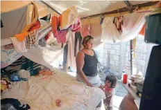  ??  ?? El gobierno de Morelos no ha reportado la adquisició­n del crédito para hacer frente a los sismos, mientras que damnificad­os permanecen en casuchas.