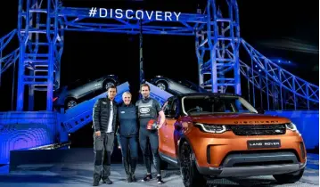  ??  ?? BIG REVEAL: The unveiling of the Land Rover Discovery in Paris on the eve of the show