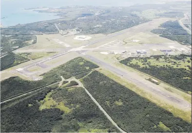  ??  ?? Según Joel Pizá, en la eventualid­ad de que se utilice como puerto espacial, es posible que el aeropuerto de Ceiba pueda seguir recibiendo vuelos desde las islas municipio.