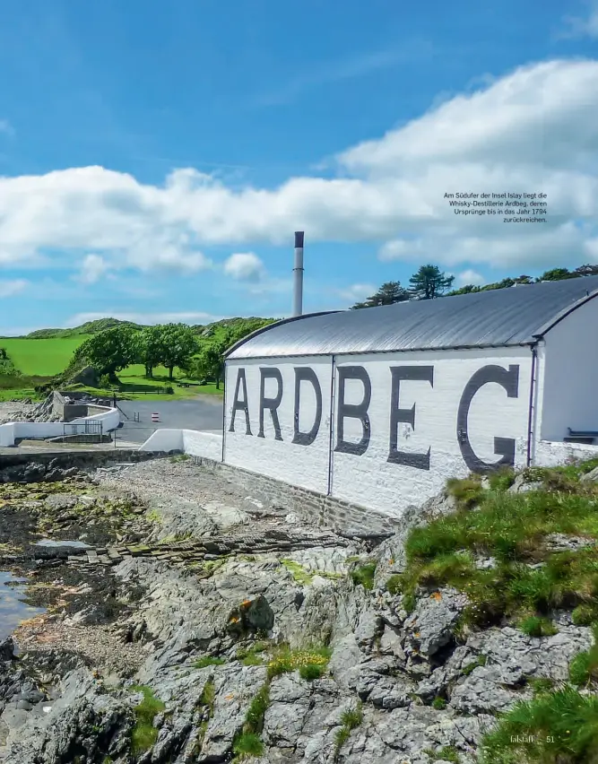  ??  ?? Am Südufer der Insel Islay liegt die Whisky-Destilleri­e Ardbeg, deren Ursprünge bis in das Jahr 1794 zurückreic­hen.