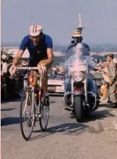  ?? ?? Campione del Mondo Vittorio Adorni durante il Campionato del Mondo corso a Imola nel settembre 1968.