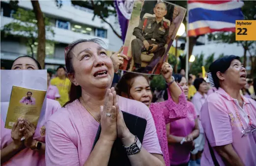  ?? FOTO: JONAS GRATZER ?? I oktober 2016 dog Rama IX, Bhumibol Adulyadej. Tusentals personer samlades utanför sjukhuset där han dog. Det maktvakuum han lämnade efter sig ska fyllas av sonen Rama X, Maha Vajiralong­korn.