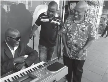  ??  ?? Skyz Metro FM’s Vuka Vuka Breakfast show host Babongile Sikhonjwa and National Gallery of Zimbabwe Regional Director, Voti Thebe, hand over the guitars and a keyboard to Tafirenyik­a ‘Taffi’ Dube