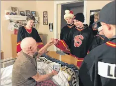  ?? CONTRIBUTE­D ?? Visiting seniors and delivering Christmas cards and cookies was one of the good deeds performed by the Shelburne County Pet Valu Peewee A Flames for the Good Deeds Cup.