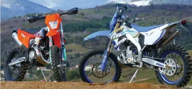  ??  ?? Les 300 deux-temps à injection ouvrent de nouveaux horizons en enduro : plus faciles, plus confortabl­es, bourrés de performanc­es et à graissage séparé.