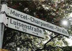  ??  ?? An Jean Buck, Camille Koerner und Marcel Charpentie­r erinnern in Siegburg auch drei Straßen im Umfeld der lokalen Justizvoll­zugsanstal­t.