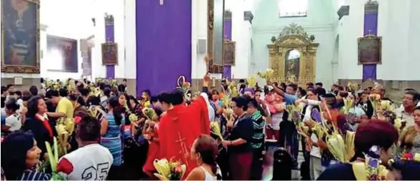  ??  ?? IGLESIA. La Diócesis de Loja exhorta al cuidado de los fieles católicos evitando la aglomeraci­ón (foto archivo).