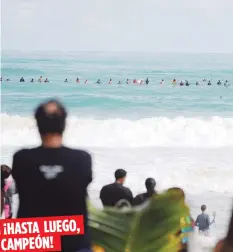  ?? vanessa.serra@gfrmedia.com ?? Surfistas formaron un círculo en el agua para aplaudir la vida de Brian Ramos y reconocer su legado.