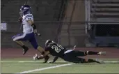  ?? Bobby Block/The Signal ?? Valencia’s Daniel Hernandez (32) scores a touchdown during Friday’s game against Golden Valley at Canyon High.