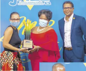  ??  ?? Rachel Browne Fung (left), marketing services manager for the Central Caribbean for Grace Foods Latin America and Caribbean, accepts the Governor General’s Award for Exporter of the Year at the 2020 JMEA M&E Awards held Thursday (December 10) from Lisa Bell, managing director of EXIM Bank. Looking on is Richard Pandohie, president of the JMEA.