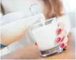  ?? FOTO: DPA ?? Auch wer laktoseint­olerant ist, muss meist nicht komplett auf Milch und Milchprodu­kte verzichten.