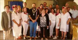  ?? (Photo Myr) ?? Les membres du Rotary club Toulon Cap Brun avec Arnaud L’Héritier (en bleu et or, au centre), avec le collier de présidence, et Lilia Musico (à sa droite), la présidente pour l’année à venir.