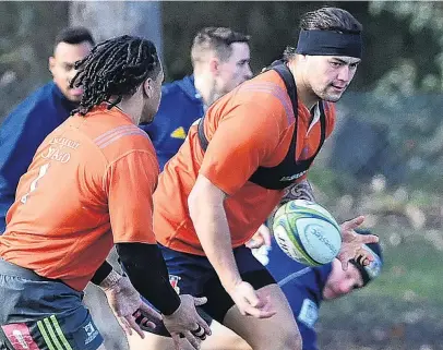  ?? PHOTO: GREGOR RICHARDSON ?? On the charge . . . Highlander­s prop Tyrel Lomax looks to offload to fellow prop Aki Seiuli during training at Logan Park yesterday.