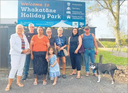  ?? PHOTO / CHARLOTTE JONES, LDR ?? Despite the council saying no one has been asked to leave the holiday park, this group of permanent residents and many others all say they have been told to leave.