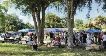  ?? SAMANTHA J. GROSS sgross@miamiheral­d.com ?? A group of about 80 Palmetto Bay residents gathered for a block party on Southwest 87th Avenue, where the street dead-ends at the site of a proposed bridge, in March 2021.