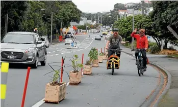 ?? ROSS GIBLIN/STUFF ?? Wellington residents created their own pop-up cycle lane in Berhampore made out of planter boxes and homemade poles.