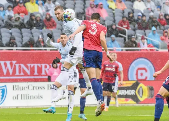  ?? CHICAGO FIRE FC ?? The Fire’s Kacper Przybylko (left) and FC Dallas’ Jose Martinez vie for the ball in the air Saturday at a cold and rainy Soldier Field.