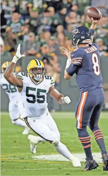  ?? JIM MATTHEWS / USA TODAY NETWORK-WISCONSIN ?? Ahmad Brooks pressures Bears quarterbac­k Mike Glennon on Thursday night. Brooks has recorded a sack, two tackles for loss and two quarterbac­k hits as a Packer.