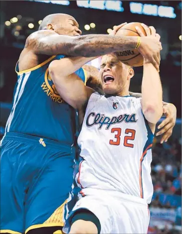  ?? IT’S CALLED
Wally Skalij
Los Angeles Times ?? a f lagrant foul one, as the Clippers’ Blake Griffin is grabbed by Golden State’s Marreese Speights in the first quarter at Staples Center. Griffin finished with 18 points and seven rebounds.