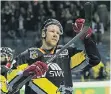  ?? ARCHIV: SAMLA ?? Stürmer Marcel Müller trägt weiter das Trikot der Krefeld Pinguine.