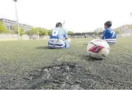  ?? GABRIEL UTIEL ?? Los niños del CD Tonín y Sporting Castelló sufren estas instalacio­nes.