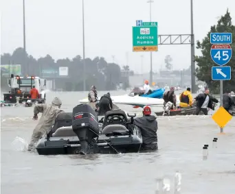  ??  ?? Le déluge a endommagé environ 156 000 logements et certains secteurs de Houston pourraient demeurer inondés durant encore un mois. - Archives