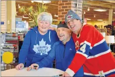  ?? COLIN CHISHOLM ?? Windsor Mayor Anna Allen and Windsor Home Hardware owner Jeff Redden posed for some photos with Wendel Clark during his visit on Jan. 26, 2018.