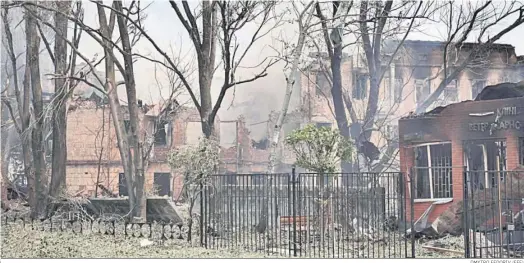  ?? DMYTRO FEDORIV (EFE) ?? La clínica atacada por los bombardeos rusos en la ciudad ucraniana de Dnipro.