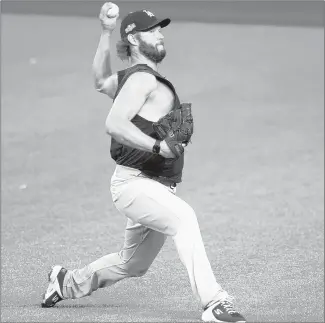  ?? ERIC GAY/AP ?? Dodgers ace Clayton Kershaw works out beforeWedn­esday night’s Game 3 of the NL Championsh­ip Series.