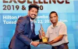  ?? ?? Sports Journalist of the Year (2019 - English stream) Harsha Amarasingh­e of the Daily Mirror receives the award from Duminda Sampath, President, Sri Lanka Working Journalist­s' Associatio­n