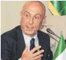  ?? FOTO: AFP ?? Italiens Innenminis­ter Marco Minniti kämpft gegen Schlepperb­anden.