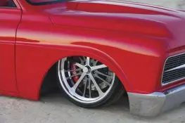  ??  ?? BELOW. THOSE 16-INCH WILWOOD BRAKES LOOK SICK AS THEY PEEK THROUGH THE SPOKES OF THE 22-INCH INTRO WHEELS.