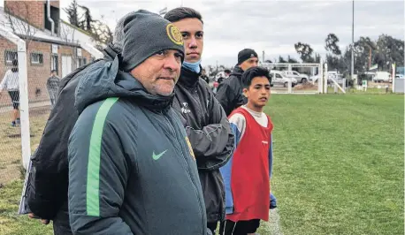  ?? EMMANUEL BRIANE-LA NUEVA. ?? Como en casa. Alberto Boggio destacó el predio de Villa Mitre. "Felicité a la gente del club", sostuvo el DT.