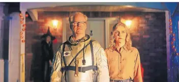  ?? FOTO: CAMINO FILMVERLEI­H/DPA ?? Jim Gaffigan als Cameron Edwin und Rhea Seehorn als Erin Edwin in einer Filmszene.