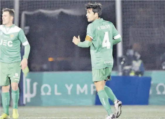  ?? //ERIC GARCÍA ?? Albert Dorca, durante un partido del Cornellà luciendo el brazalete de capitán