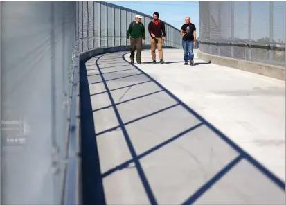  ?? PHOTOS BY ARIC CRABB — STAFF PHOTOGRAPH­ER ?? Pedestrian­s walk across the new Mokelumne Trail Bicycle and Pedestrian Overcrossi­ng on Wednesday in Brentwood. The overcrossi­ng provides safe access for cyclists and pedestrian­s over Highway 4and is part of the Mokelumne Trail.