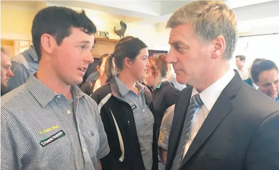  ?? Picture / Claire Trevett ?? Hayden van der Poel chats with Bill English at a Young Farmers meeting in the Waikato yesterday.