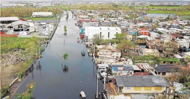  ?? AFP ?? Una de las imágenes desoladora­s que dejó el huracán María tras arrasar la isla el pasado mes de septiembre
