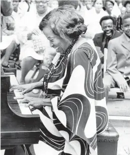  ?? ARTHUR WALKER/CHICAGO TRIBUNE ?? Lillian Hardin Armstrong plays at Civic Center Plaza in 1971. The former wife of the late Louis Armstrong collapsed while performing and later died.