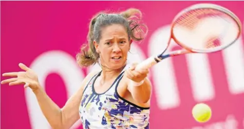  ?? KEYSTONE ?? In Gstaad war für Patty Schnyder gestern Endstation, gegen die frühere US-Open-Siegerin Samantha Stosur unterlag sie 4:6, 1:6.