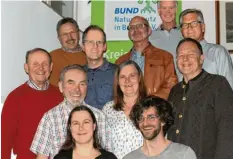  ?? Foto: Rattel ?? Der Vorstand des Bund Naturschut­z in Mindelheim: (vorne, von links): Silke Lotterbach und Frederik Schüttler. Zweite Reihe (von links): Clemens Mehnert, Walter Feil, Petra Paspa, Gerhard Steber. Dritte Reihe (von links): Peter Heckel, Frank Rattel, Wolfgang Glasmann, Werner Habich und ganz hinten Stefan Fäßler.