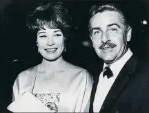  ?? KEYSTONE / GETTY ?? Shirley Maclaine y Steve Parker fueron pareja 30 años
