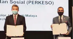  ??  ?? UM Vice-Chancellor Professor Datuk Dr Mohd Hamdi Abd Shukor (left) and Socso chief executive officer Datuk Seri Dr Mohammed Azman Aziz Mohammed at the signing ceremony in Kuala Lumpur yesterday.