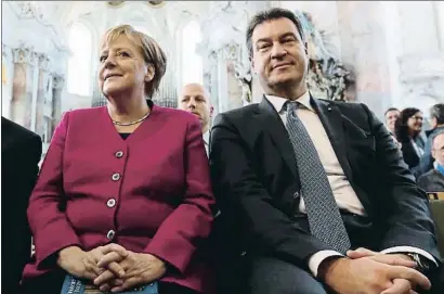  ?? ALEXANDRA BEIER / GETTY ?? Angela Merkel y Markus Söder, ayer en la basílica de la abadía de Ottobeuren antes de un concierto